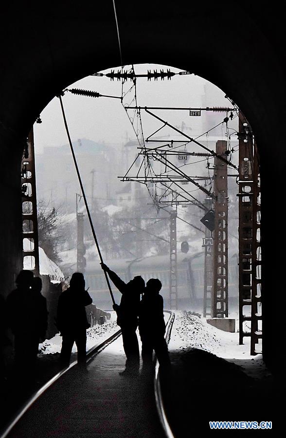 CHINA-HENAN-SANMENXIA-RAILWAY TUNNEL-DEICING (CN)