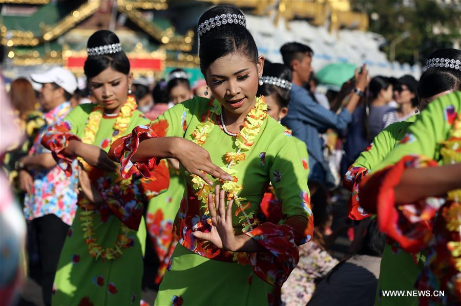 MYANMAR-YANGON-TRADITIONAL WATER FESTIVAL