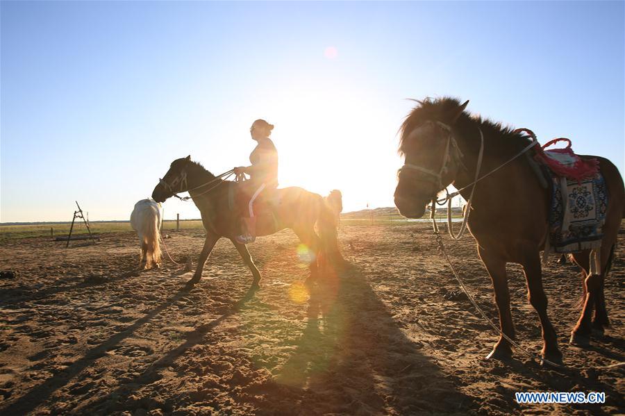 CHINA-INNER MONGOLIA-DESERT-TOURISM (CN)