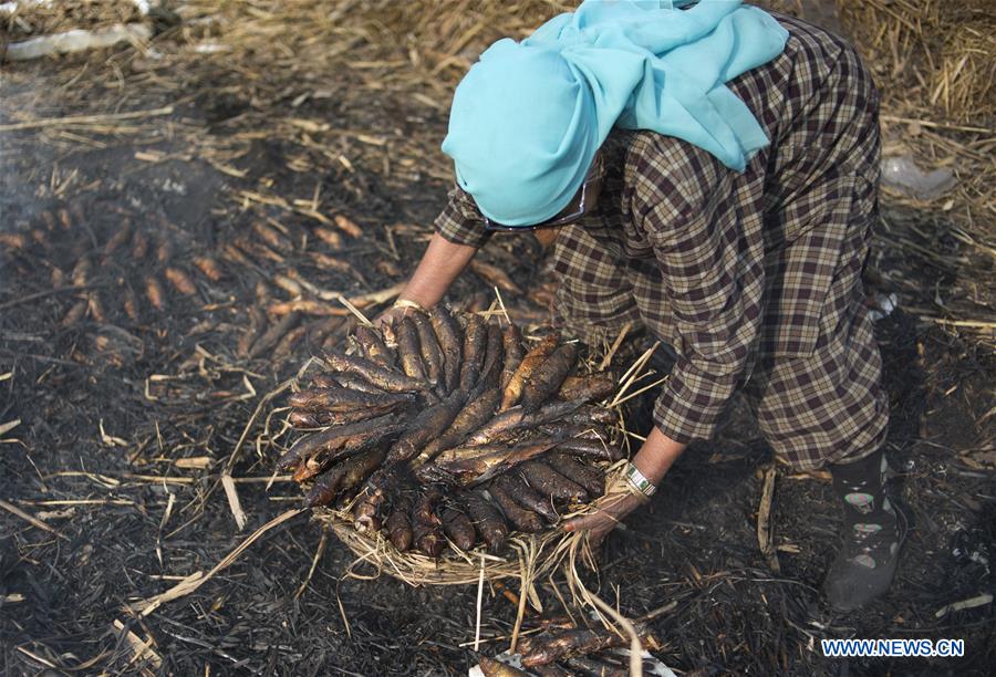 INDIA-KASHMIR-SRINAGAR-SMOKED FISH