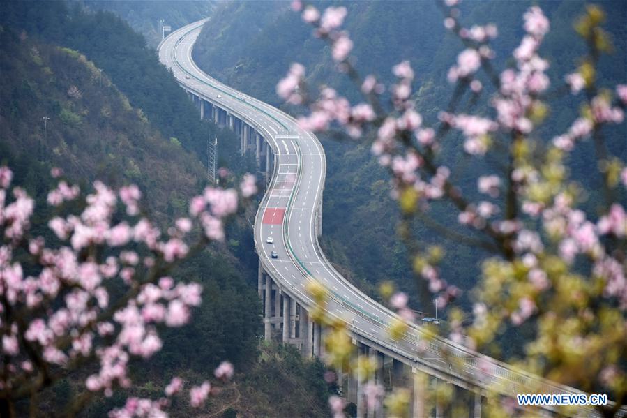 CHINA-GUIZHOU-EXPRESSWAY-SCENERY (CN)