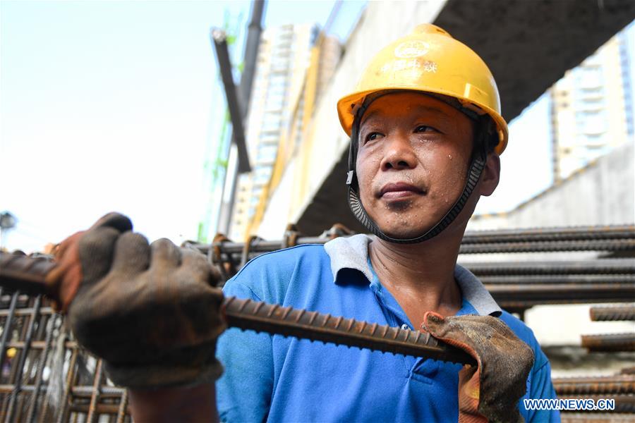 CHINA-HANGZHOU-LABORERS (CN)