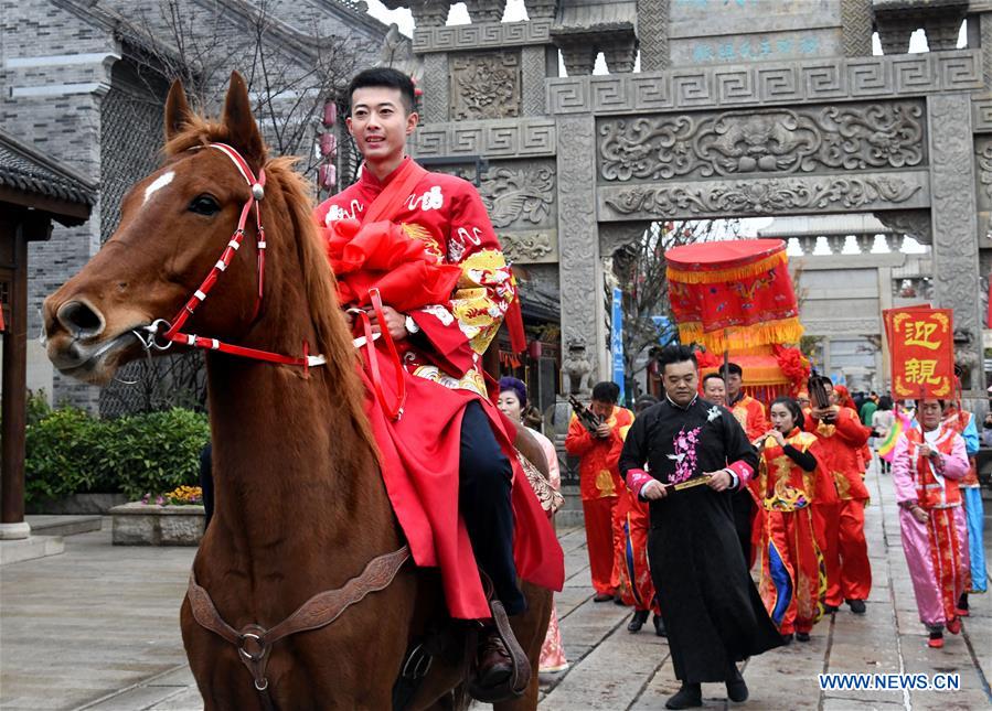 CHINA-SHANDONG-QINGDAO-TRADITIONAL GROUP WEDDING (CN)