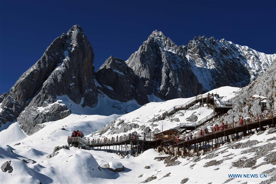 CHINA-YUNNAN-LIJIANG-YULONG SNOW MOUNTAIN-WINTER SCENERY (CN)