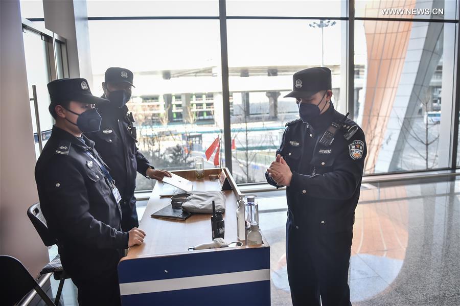 CHINA-BEIJING-BATTLE AGAINST VIRUS-POLICEMAN (CN)