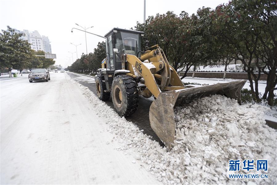 （新华全媒头条）（9）雨雪冰冻中，他们奋力前行——基层党员干群抗击冰雪灾害纪实