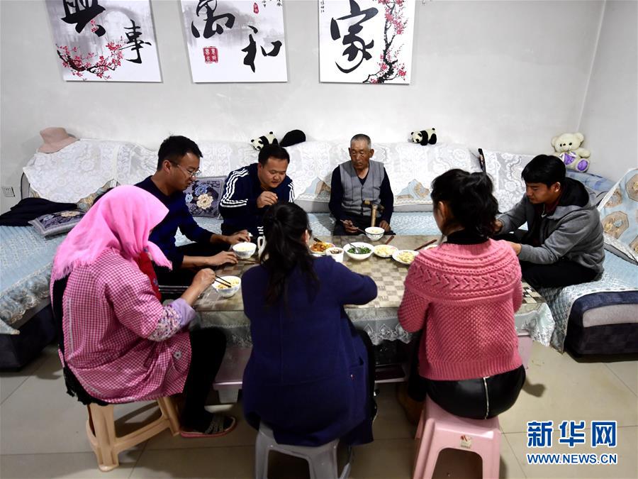 （图文互动）（2）青海：“田间土炕”成为年轻干部培训新课堂