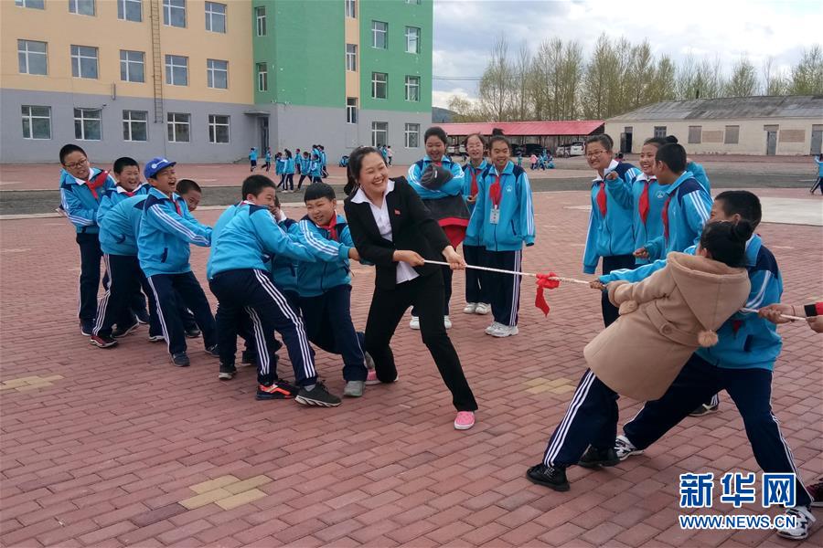 （不忘初心、牢记使命·图文互动）（3）乡村教师袁艳敏：点亮山区孩子的梦