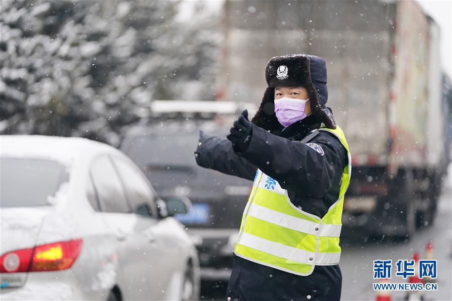 （在习近平新时代中国特色社会主义思想指引下——新时代新作为新篇章·习近平总书记关切事·图文互动）（1）不放松！——各地努力抓紧抓实抓细疫情防控