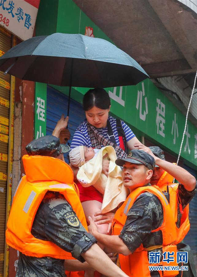 （防汛抗洪·图文互动）（7）解放军和武警抗洪抢险部队各级党组织充分发挥战斗堡垒作用